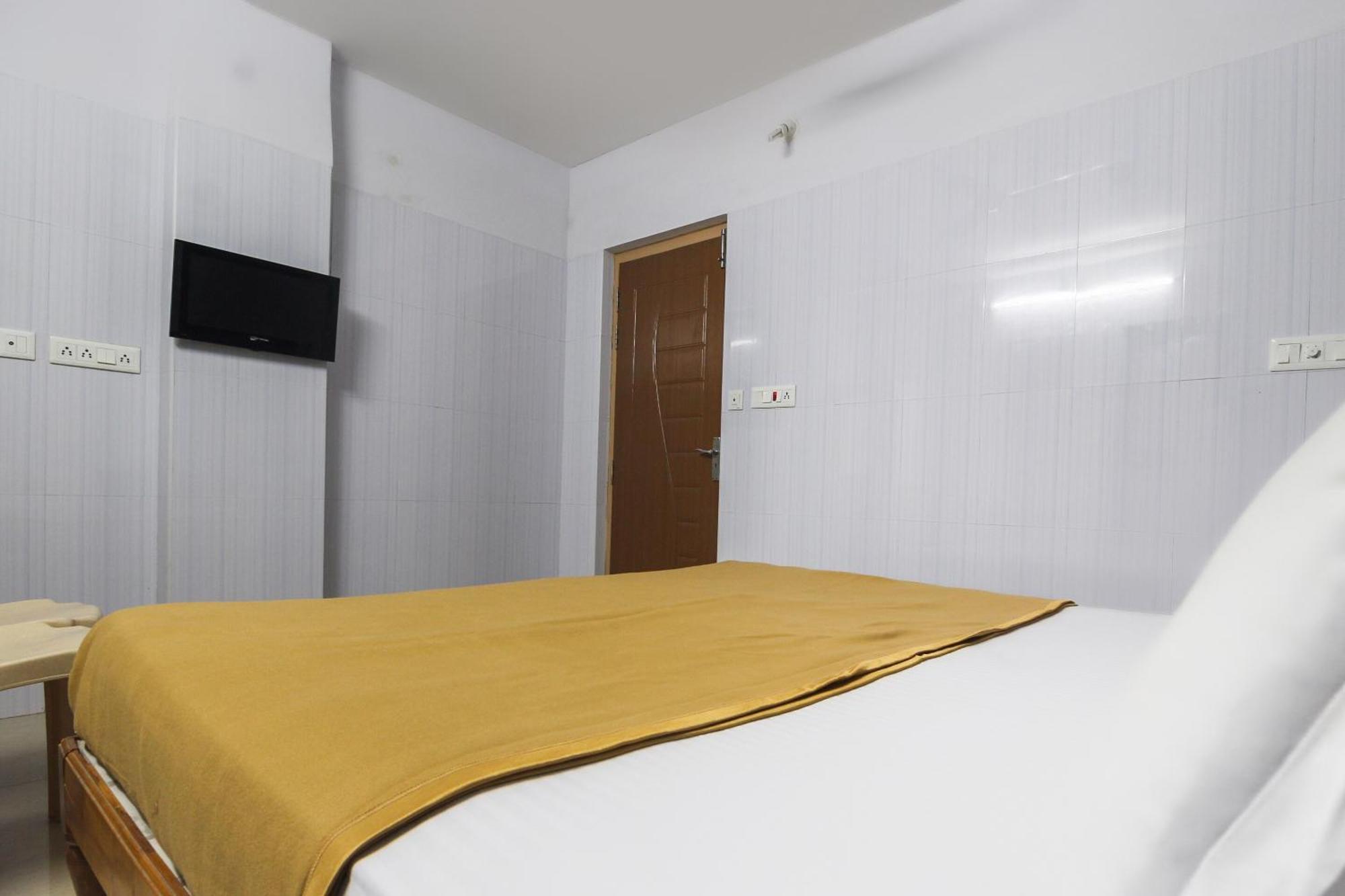 Hotel O Jks Deluxe Lodge Udaiyarpalaiyam Esterno foto