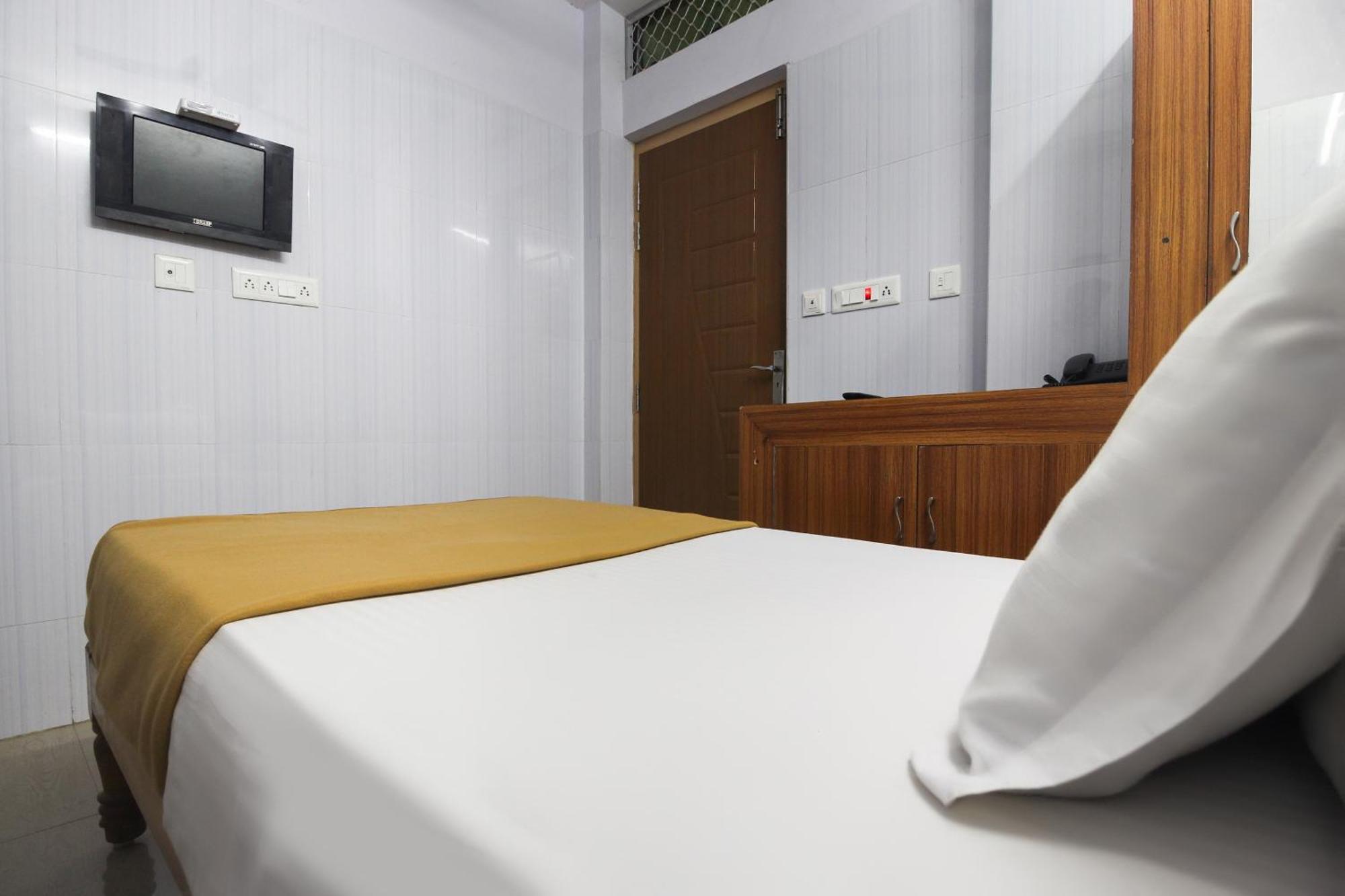 Hotel O Jks Deluxe Lodge Udaiyarpalaiyam Esterno foto