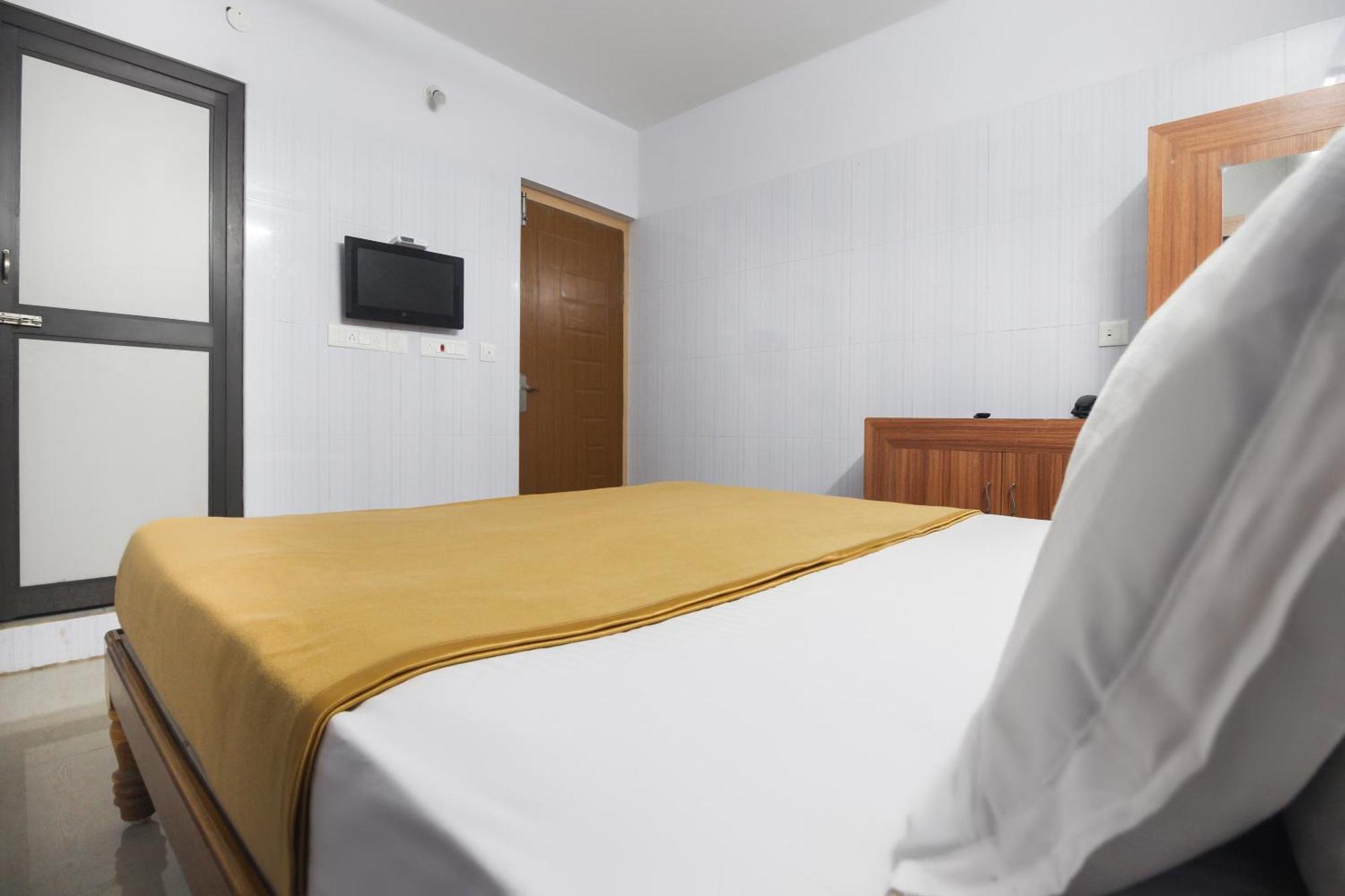 Hotel O Jks Deluxe Lodge Udaiyarpalaiyam Esterno foto