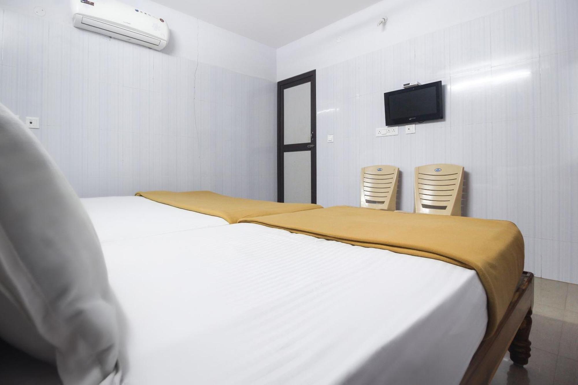 Hotel O Jks Deluxe Lodge Udaiyarpalaiyam Esterno foto
