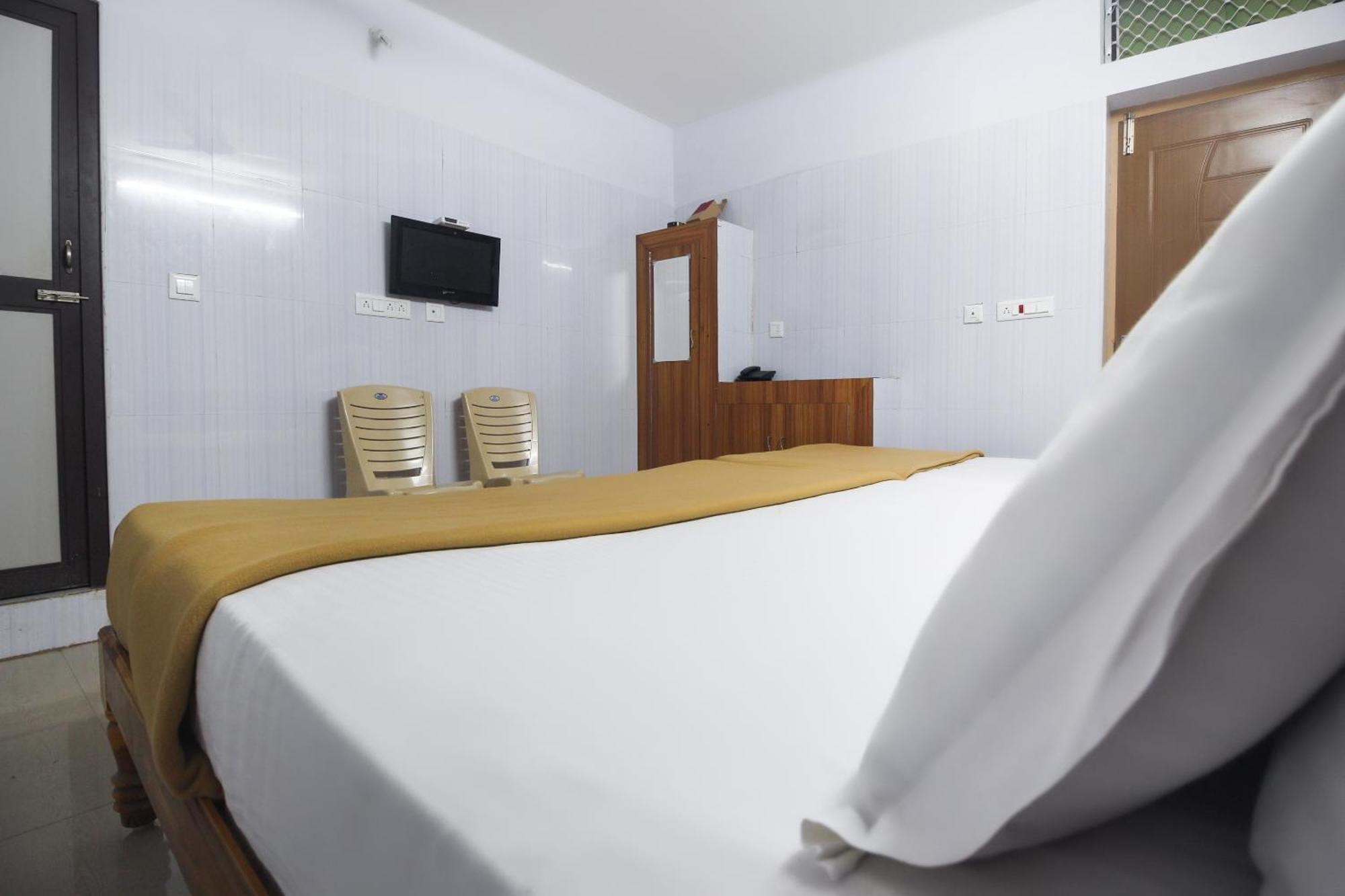 Hotel O Jks Deluxe Lodge Udaiyarpalaiyam Esterno foto