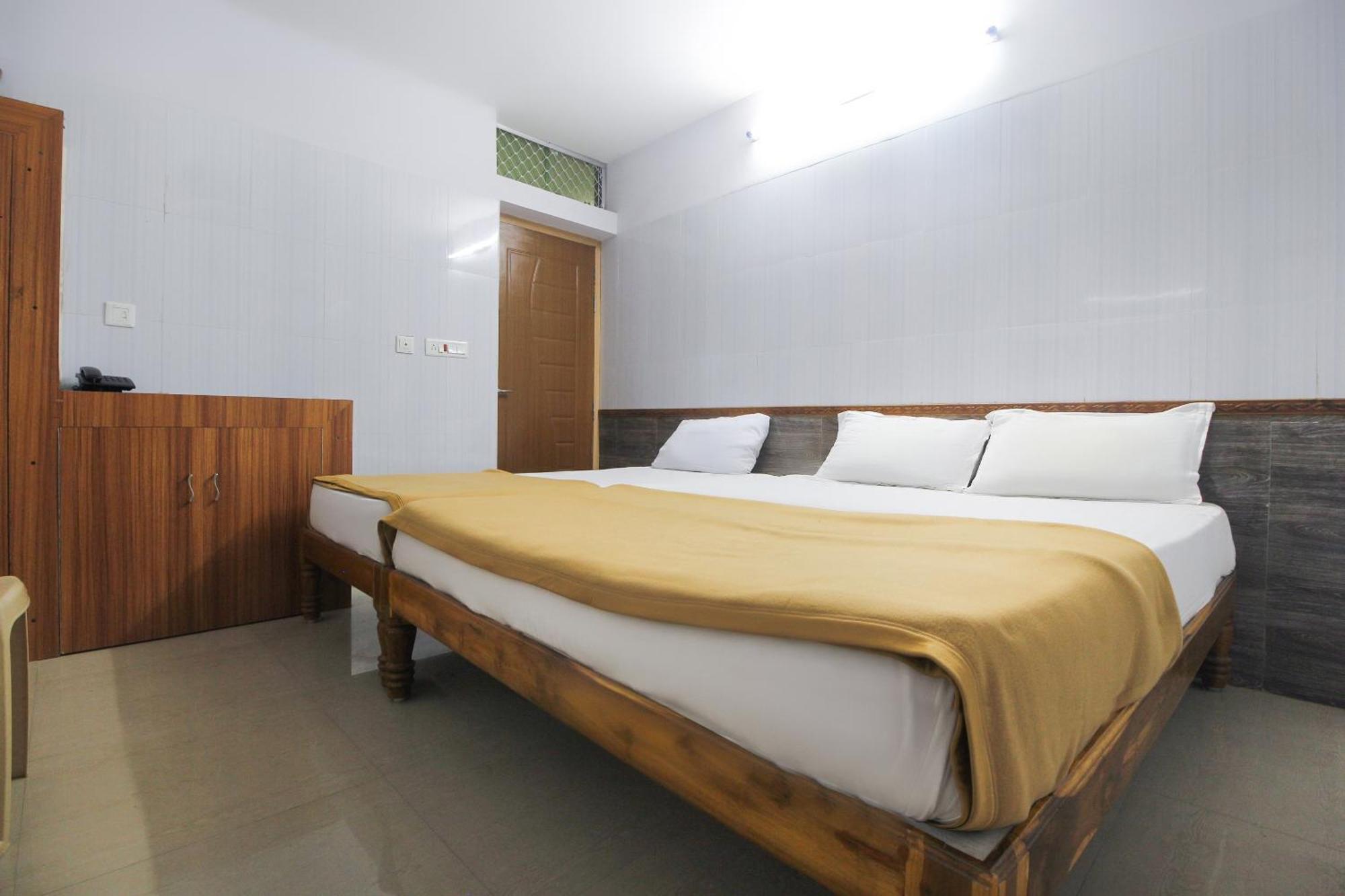 Hotel O Jks Deluxe Lodge Udaiyarpalaiyam Esterno foto
